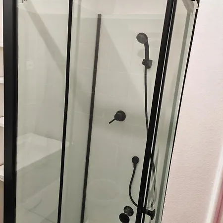 F2 Proche Des Transports Niza